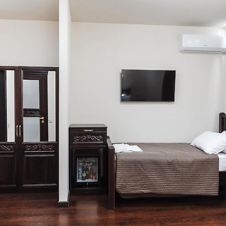 Dvin Hotel Pavlodar Bagian luar foto