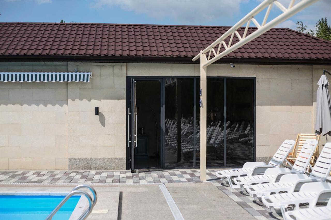 Dvin Hotel Pavlodar Bagian luar foto