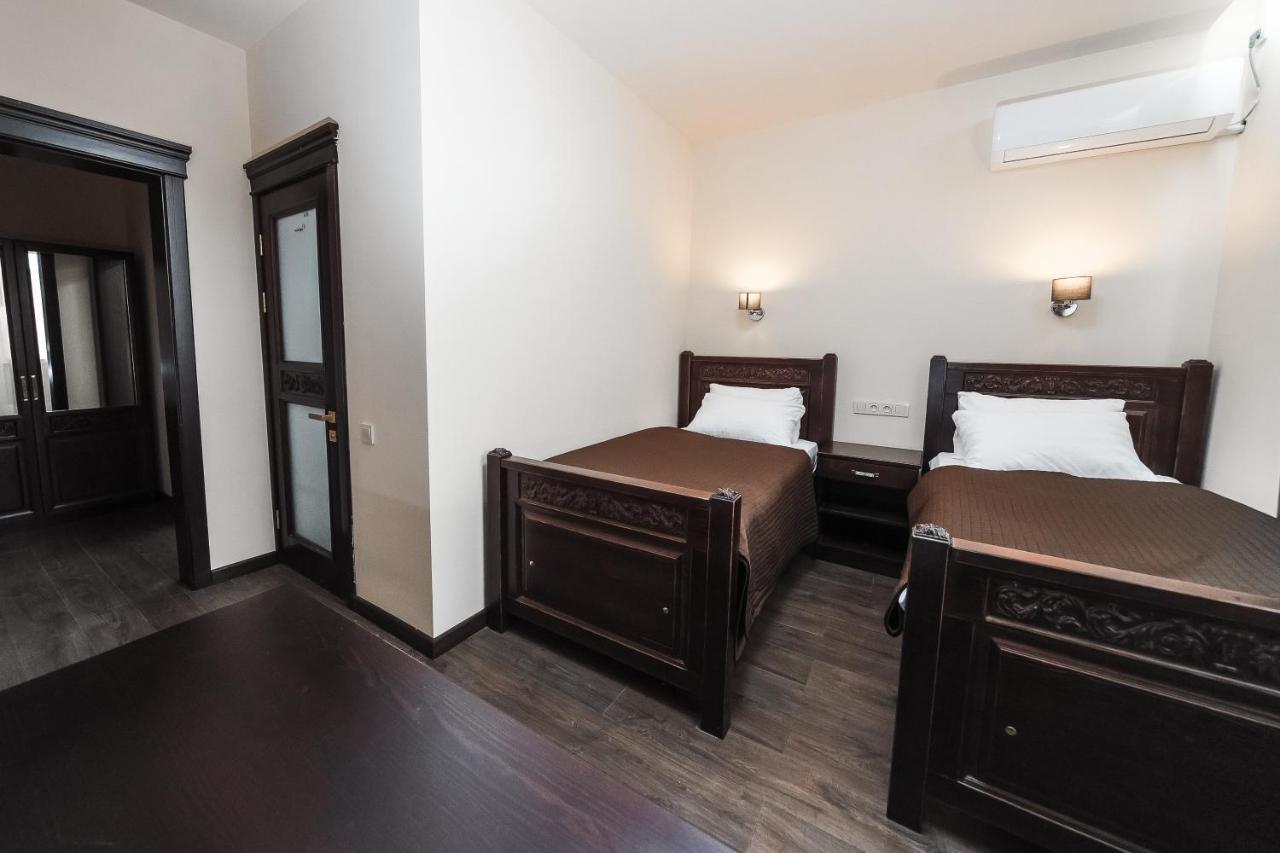 Dvin Hotel Pavlodar Bagian luar foto