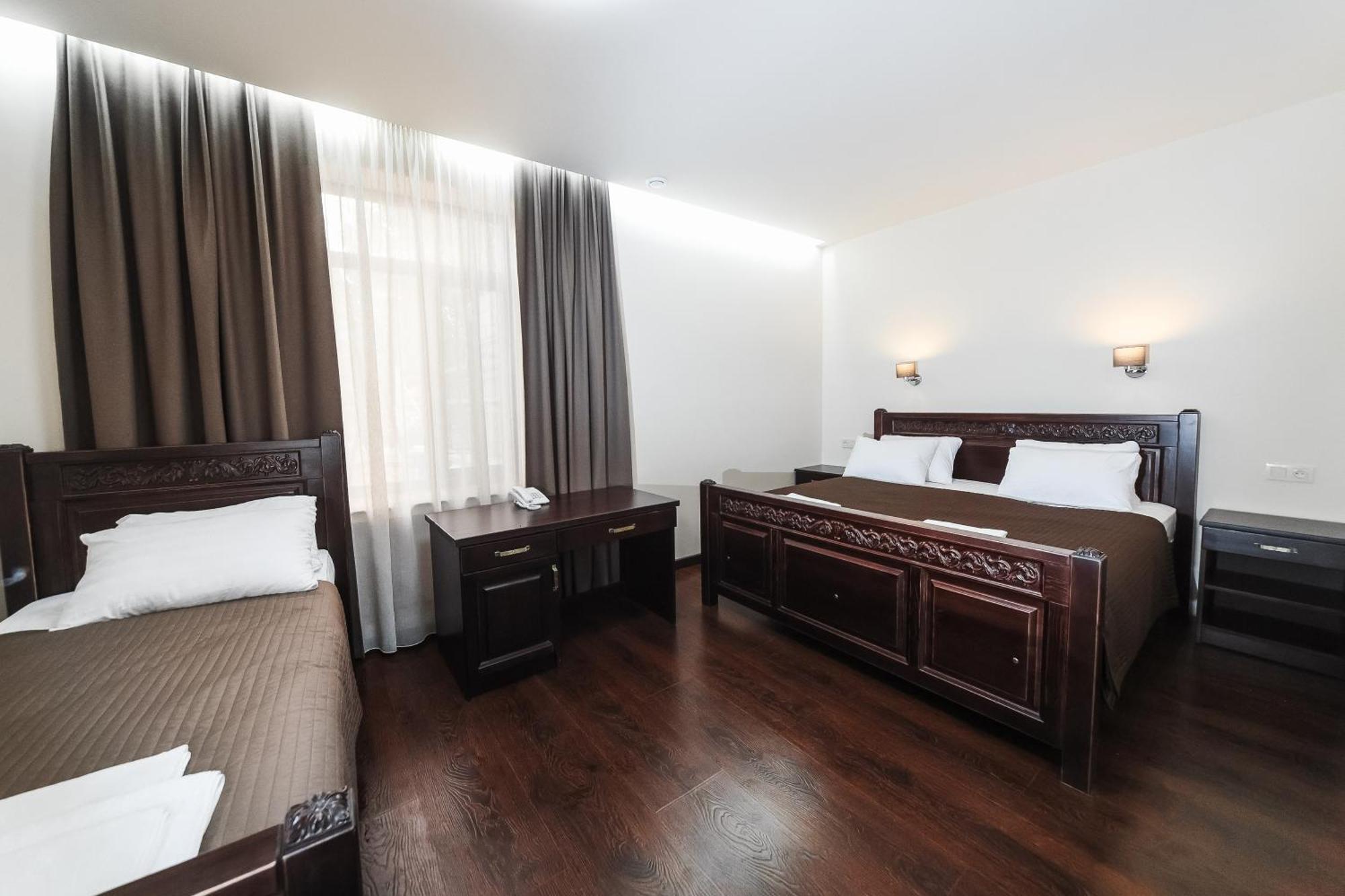 Dvin Hotel Pavlodar Bagian luar foto