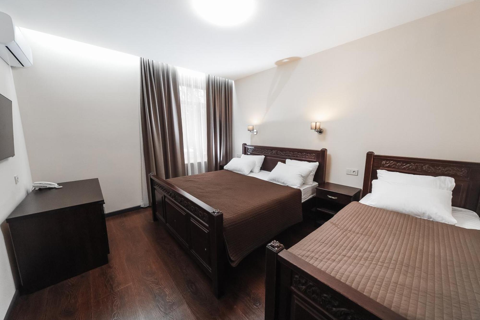 Dvin Hotel Pavlodar Bagian luar foto