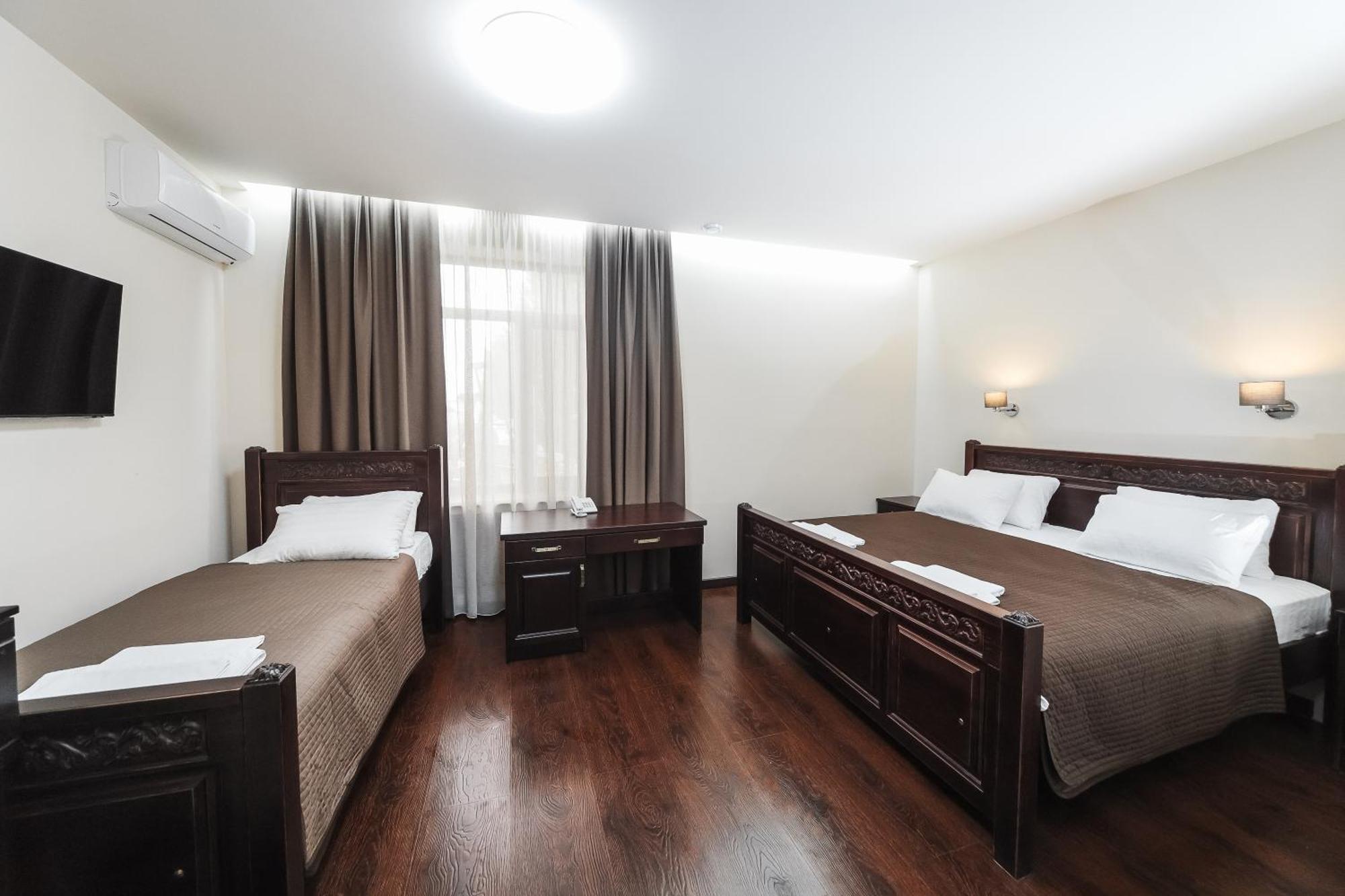 Dvin Hotel Pavlodar Bagian luar foto