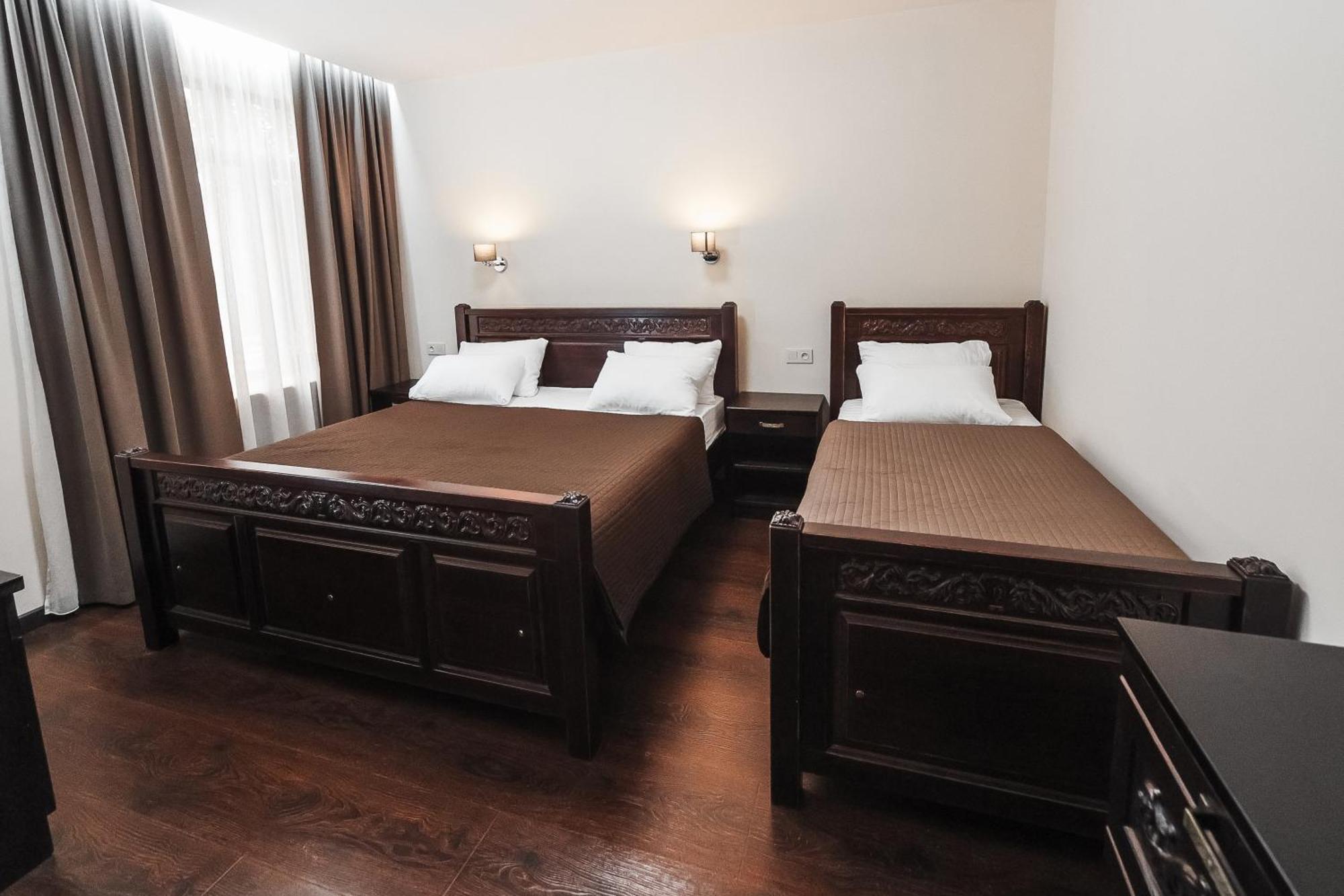 Dvin Hotel Pavlodar Bagian luar foto