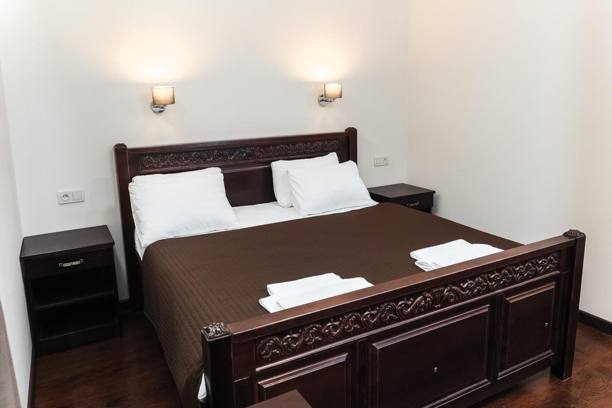 Dvin Hotel Pavlodar Bagian luar foto