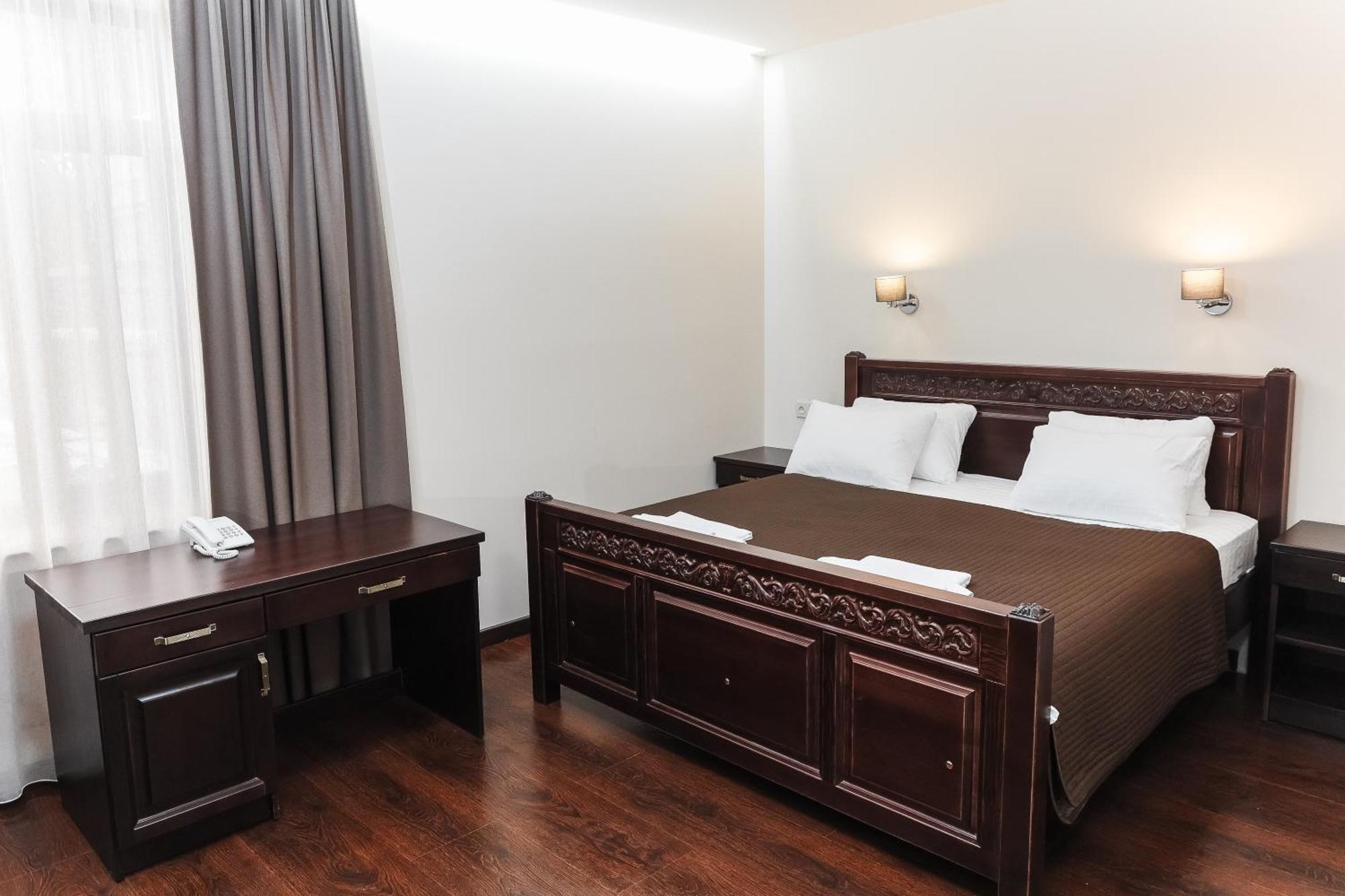 Dvin Hotel Pavlodar Bagian luar foto