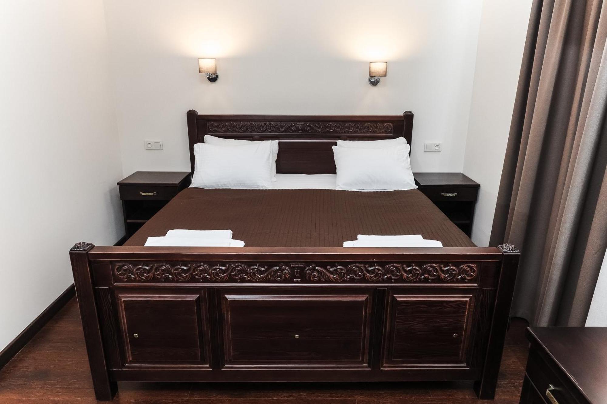 Dvin Hotel Pavlodar Bagian luar foto