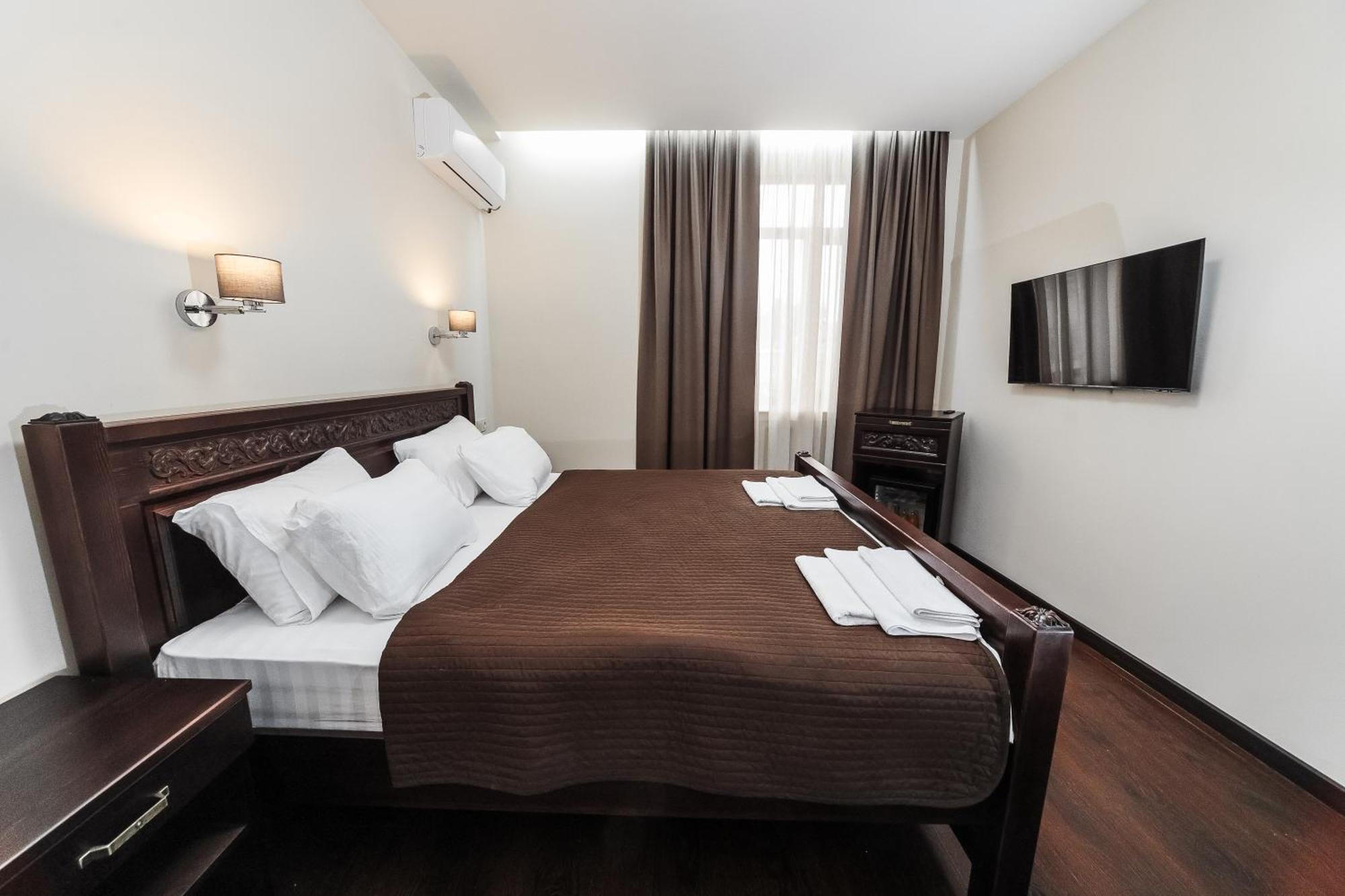 Dvin Hotel Pavlodar Bagian luar foto