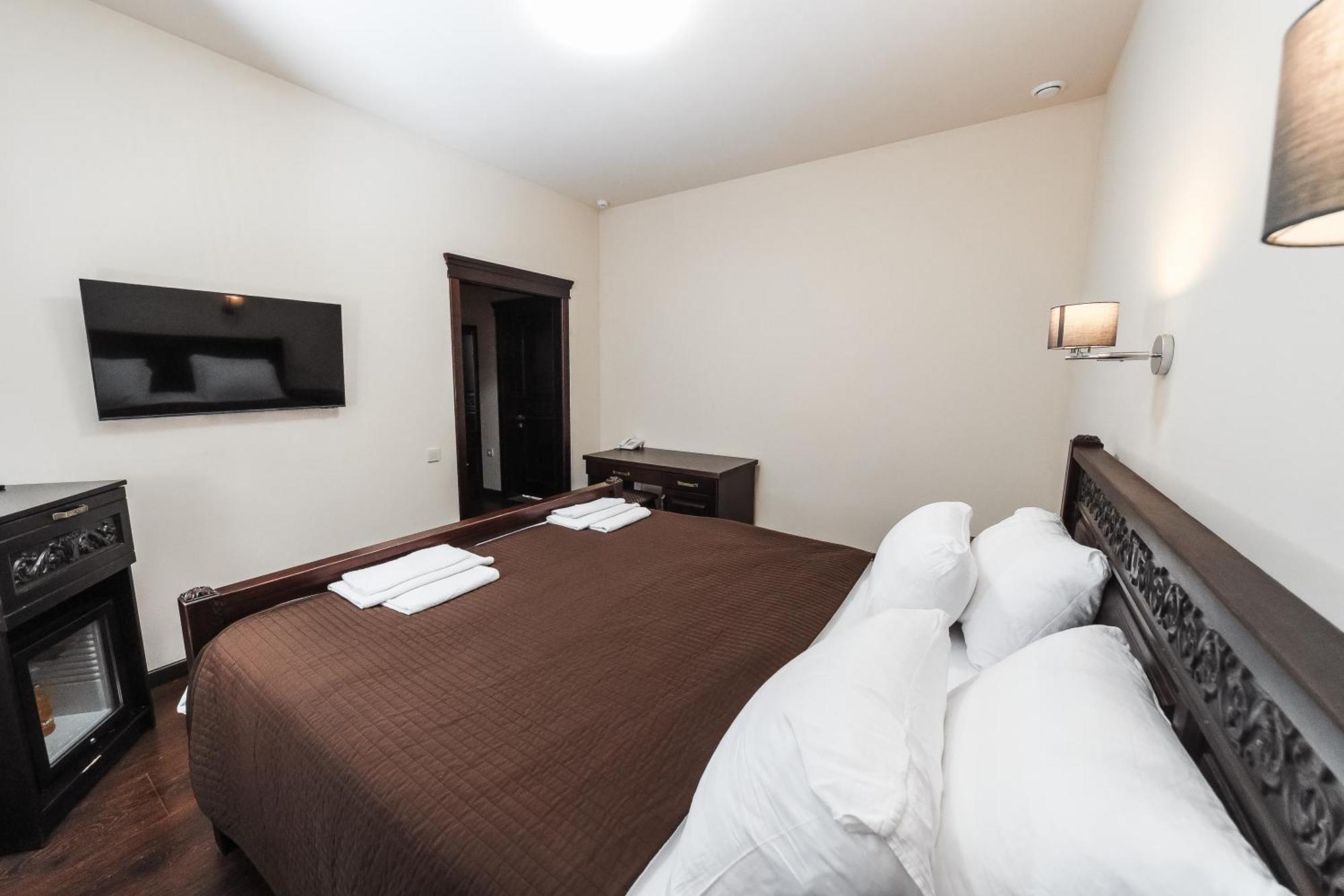 Dvin Hotel Pavlodar Bagian luar foto