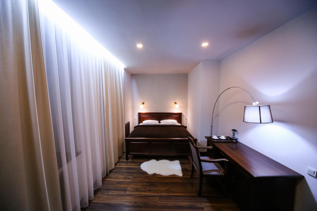 Dvin Hotel Pavlodar Bagian luar foto