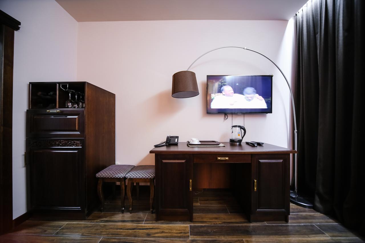 Dvin Hotel Pavlodar Bagian luar foto