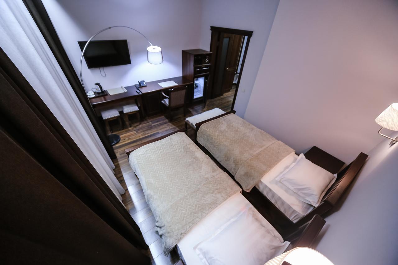 Dvin Hotel Pavlodar Bagian luar foto