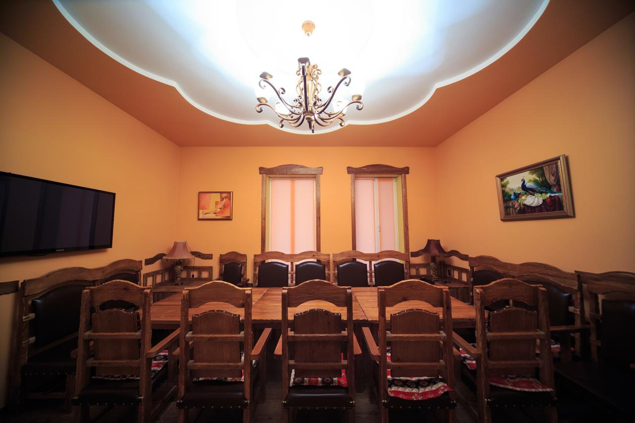 Dvin Hotel Pavlodar Bagian luar foto