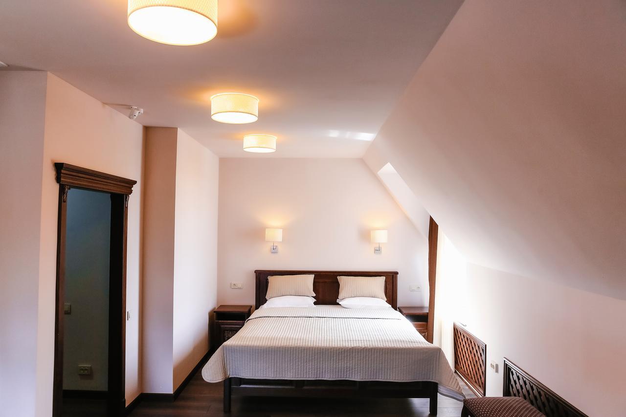 Dvin Hotel Pavlodar Bagian luar foto