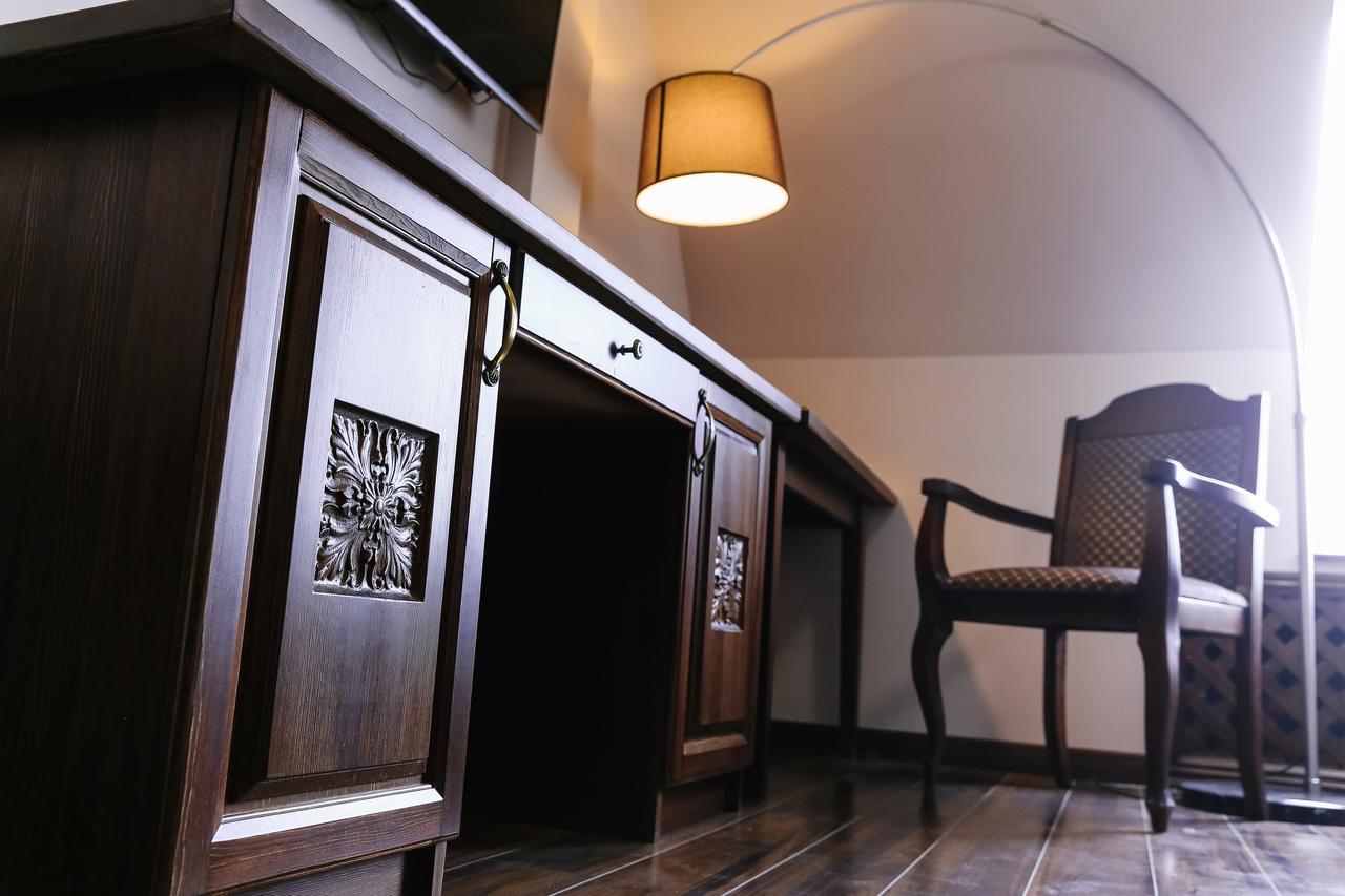 Dvin Hotel Pavlodar Bagian luar foto
