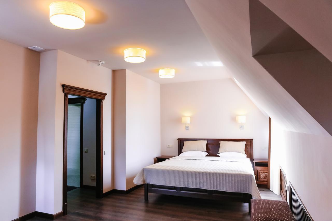 Dvin Hotel Pavlodar Bagian luar foto