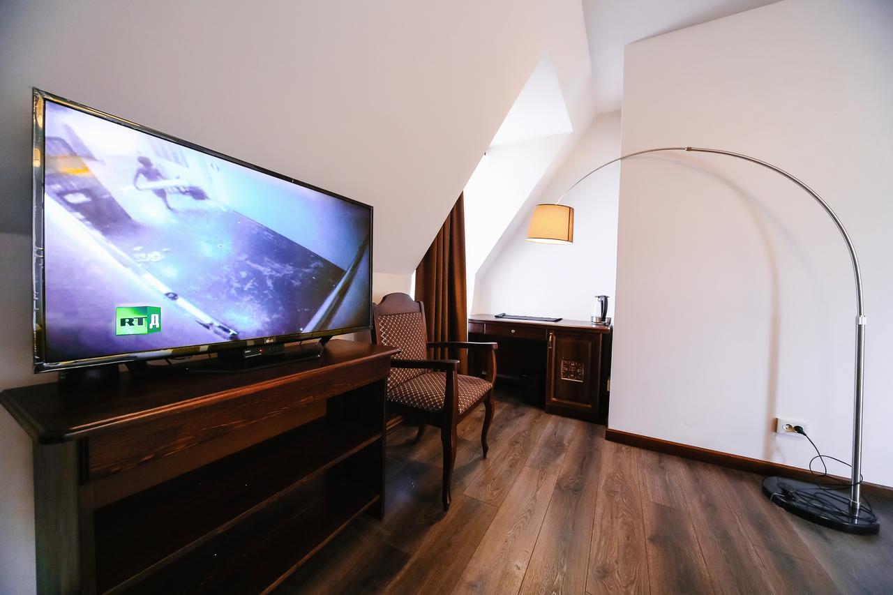 Dvin Hotel Pavlodar Bagian luar foto