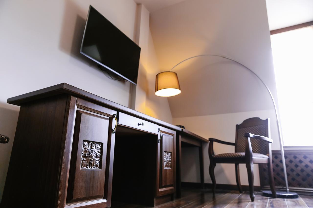 Dvin Hotel Pavlodar Bagian luar foto
